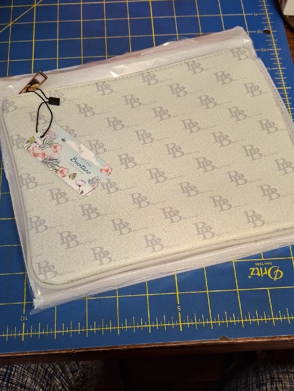 Brentano Clutch 10x7.5 Pouch Bag NWT